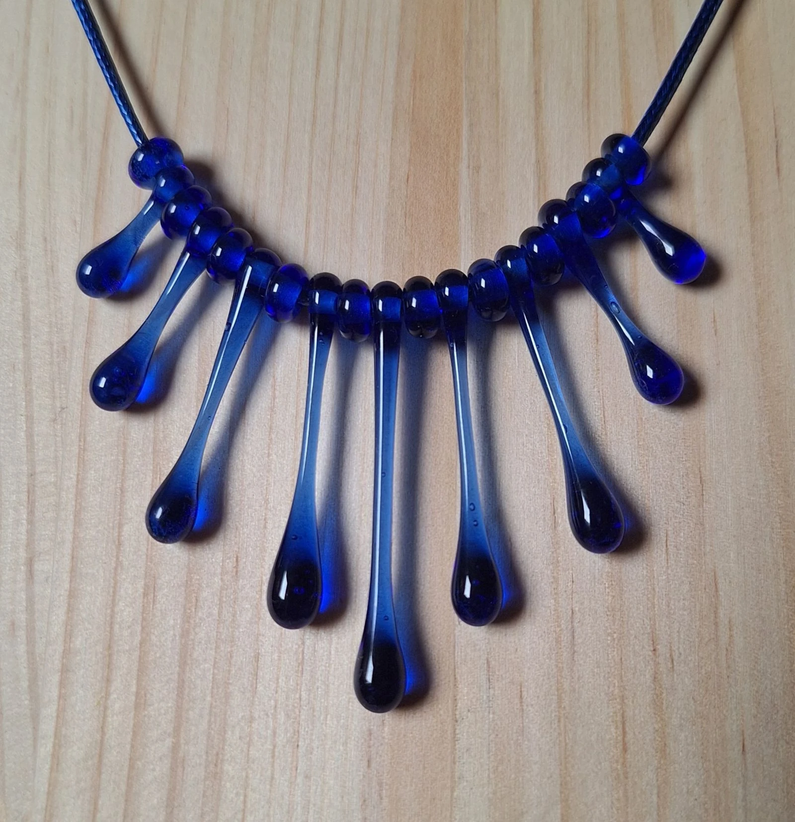 Ketting met handgemaakte kralen van gerecycled glas